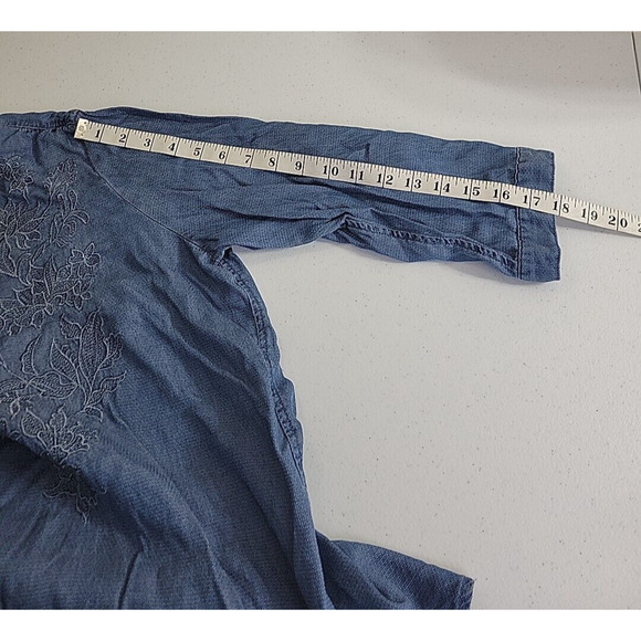 Christopher & Banks Blue Embroidered Floral V-Neck Chambray Top Womens Sz Large - Picture 6 of 12
